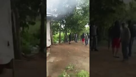 Moradores de La Bija, queman un rancho que dicen era un conocido punto de drogas.