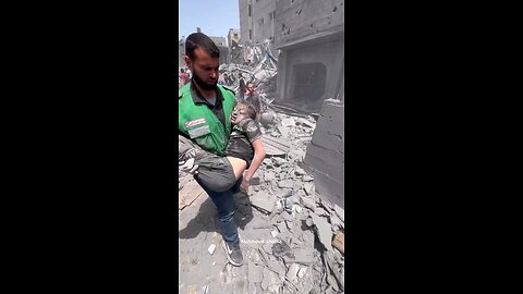 شهداء وإصابات بعد قصف الاحتلال محيط شارع العشرين في مخيم النصيرات