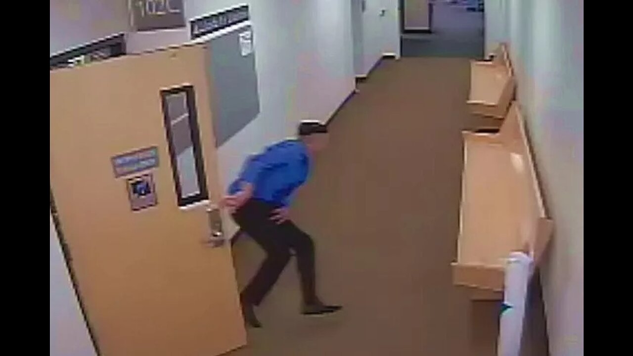 Wild Video Shows Suspected Murderer Escape Oregon Courthouse After Shackles Removed