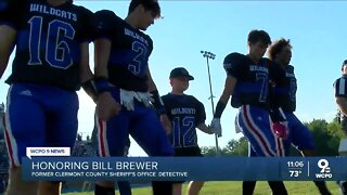 Williamsburg football team honors fallen detective, former 3-sport athlete