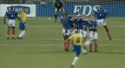 Amazing free kick by Roberto Carlos |Brazil