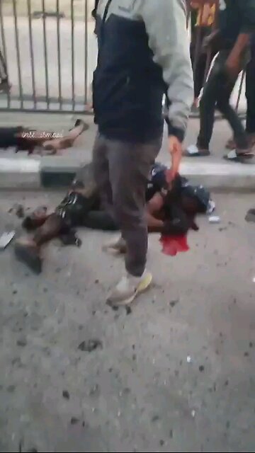 Israeli airstrike of civilians sitting on a sidewalk of al-Bureij camp in Gaza killed 6 civilians.⏬⏬