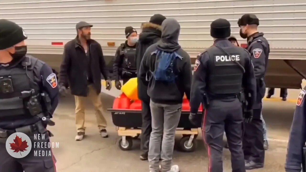 Freedom Fighters Sing O'Canada To Police #freedomconvoy #freedomconvoy2022