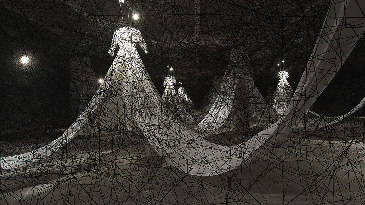 CHIHARU SHIOTA - Labyrinth of Memory