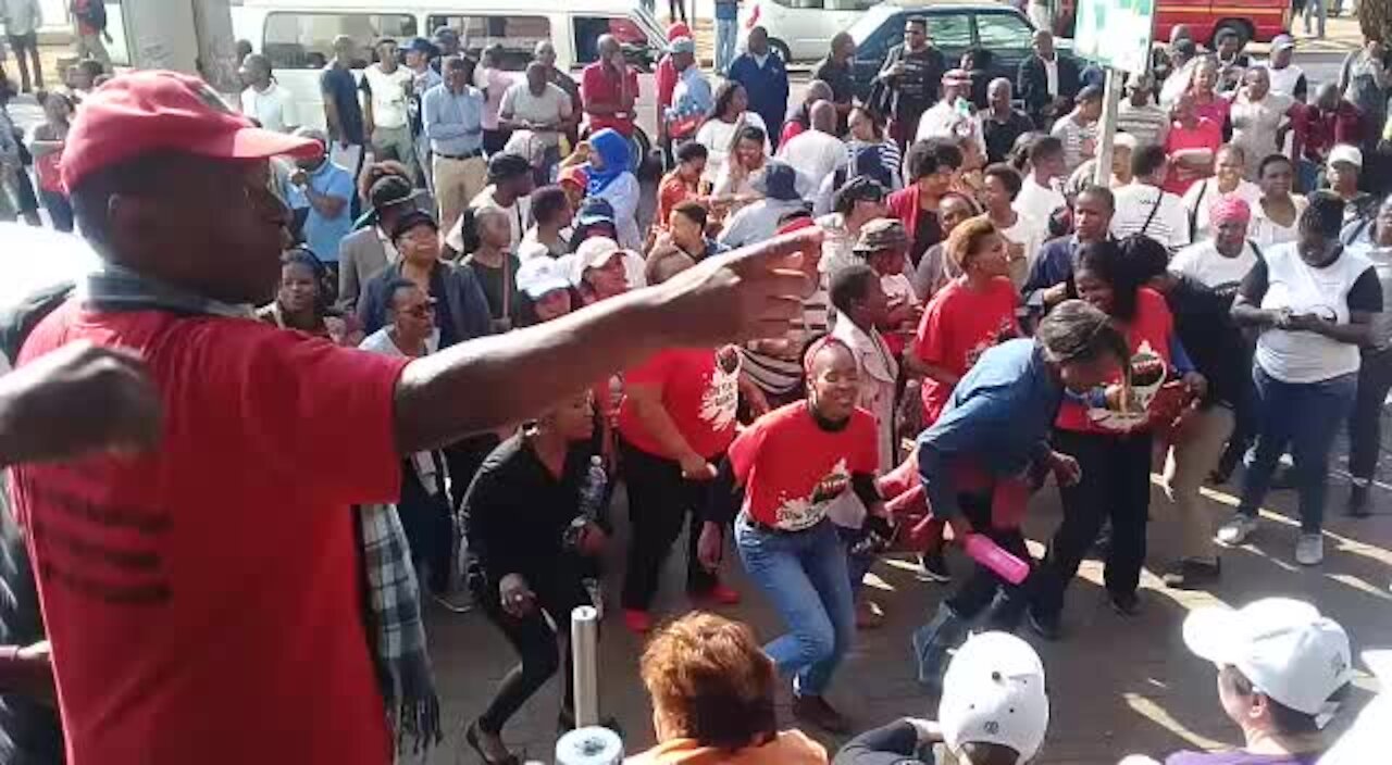 WATCH: Workers continue protest at Department of Health (v9y)