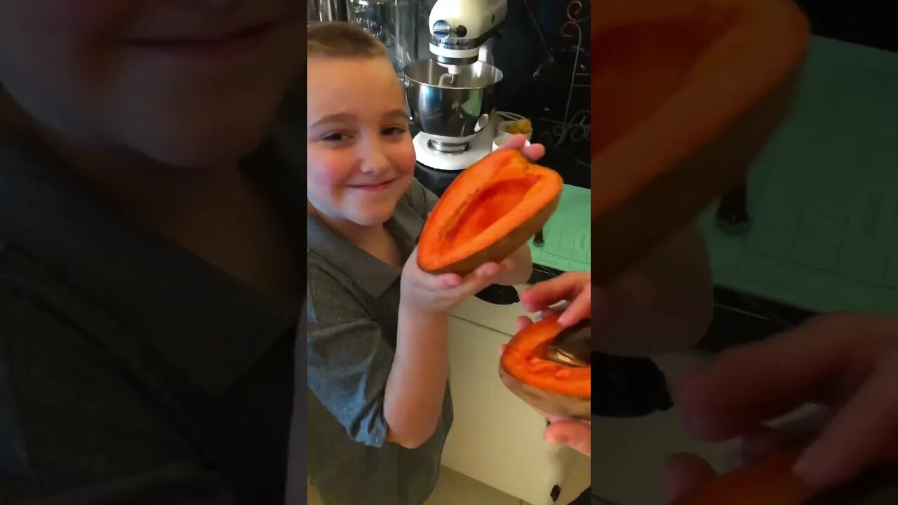 What this DINOSAUR EGG tastes like 🦖#shorts #mameysapote #trending #viral #tiktok