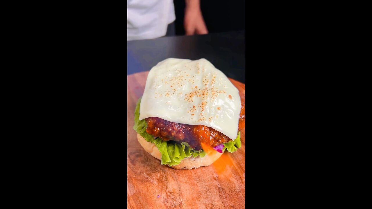 spicy buffalo chicken burger ASMR cooking 🇺🇲🇬🇧 🦘