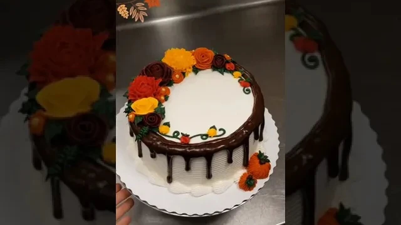 🍁😍 FALL VIBES 😍🍁 Happy September 1st everyone!!! Here is my Display Cake to welcome this