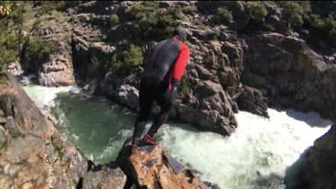 Il risque sa vie pour un saut spectaculaire