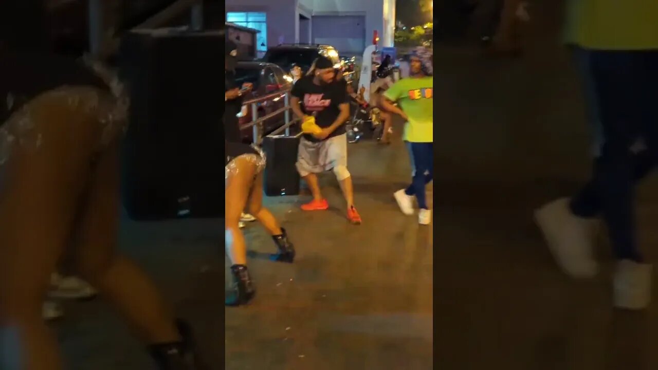 😂😂😂😂 Did she take off her wig and swing it 😂😂😂😂 #vlog #video #viral #dance