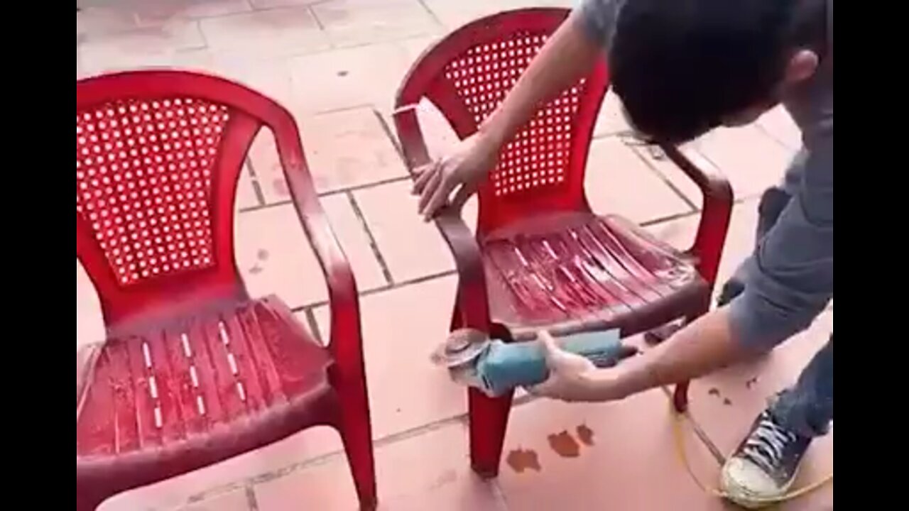 Make an aquarium out of old plastic chairs
