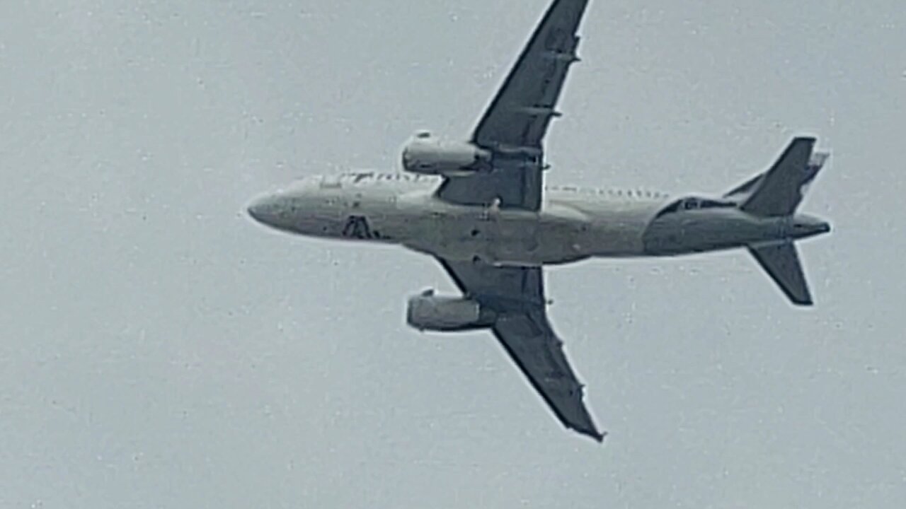 Airbus A319 PT-TMO departing to Recife from Fortaleza