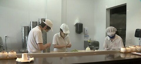 Restaurant, hospitality workers ready to get COVID-19 vaccine