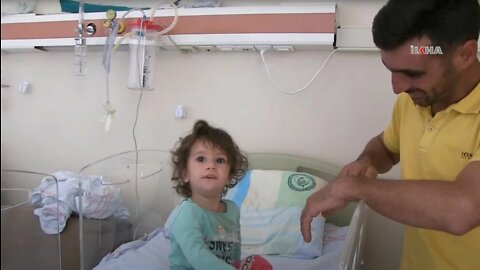 VIDEO A snake bit a two-year-old girl, but she didn't hold back and bit back!