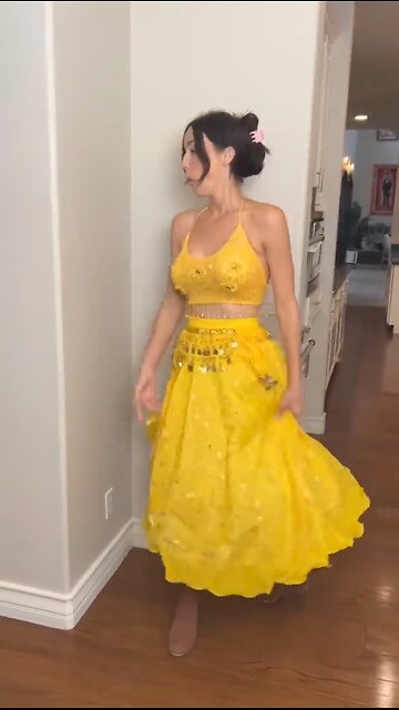 Real life transforming Cinderella dress! 👗😲