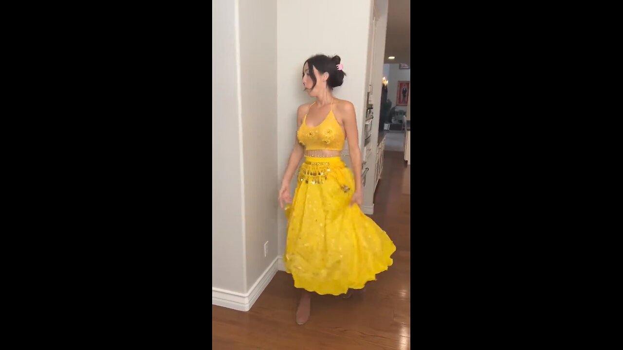 Real life transforming Cinderella dress! 👗😲