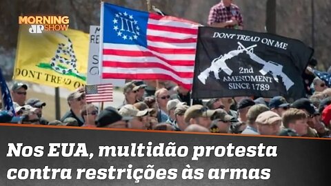 Na “terra” de Olavo de Carvalho, multidão protesta contra restrições às armas