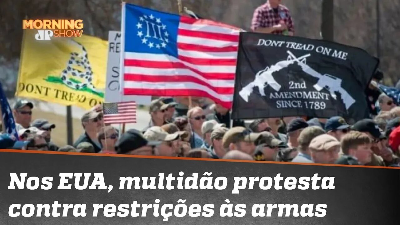 Na “terra” de Olavo de Carvalho, multidão protesta contra restrições às armas