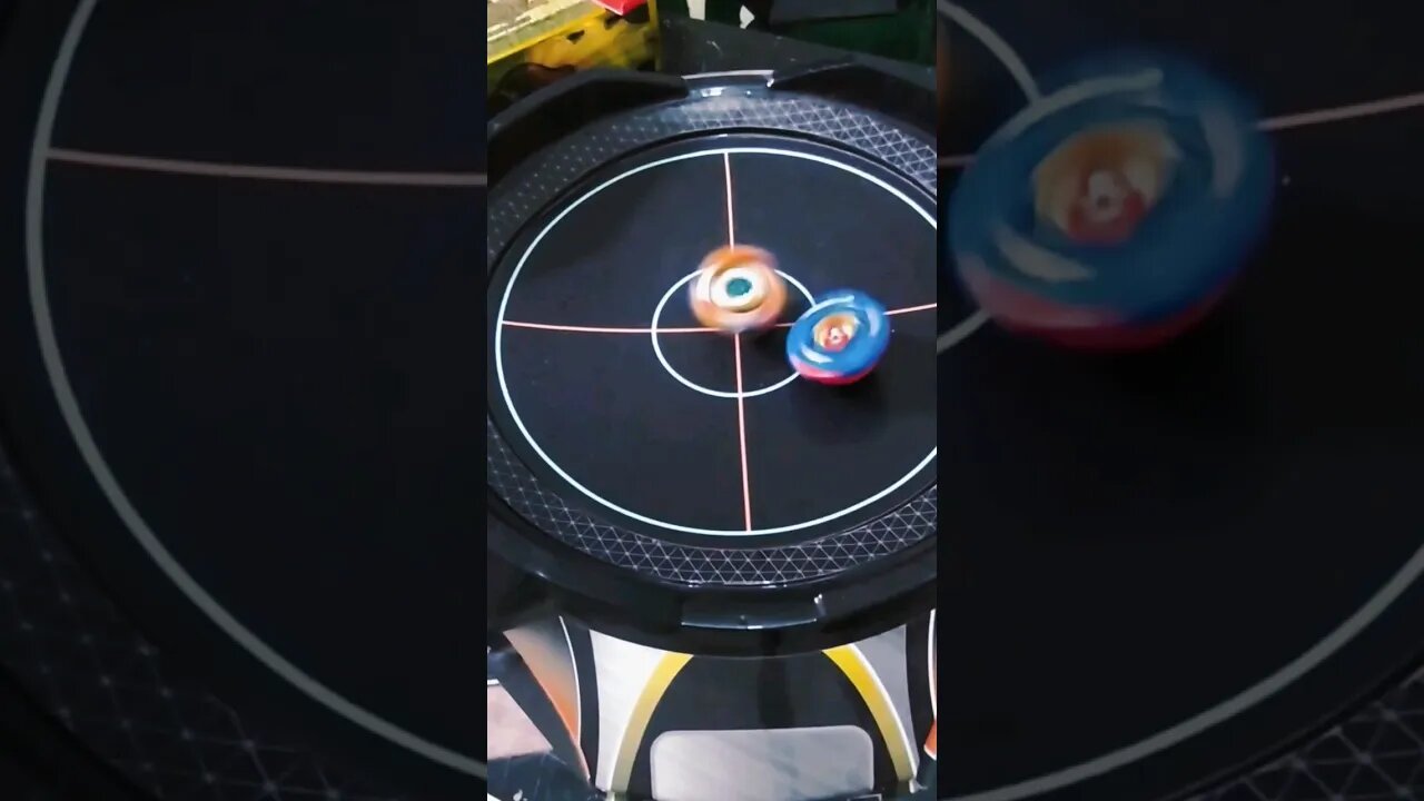 qual o melhor dos dois?? #batalhadebeyblade #beybladeburst #beyblade