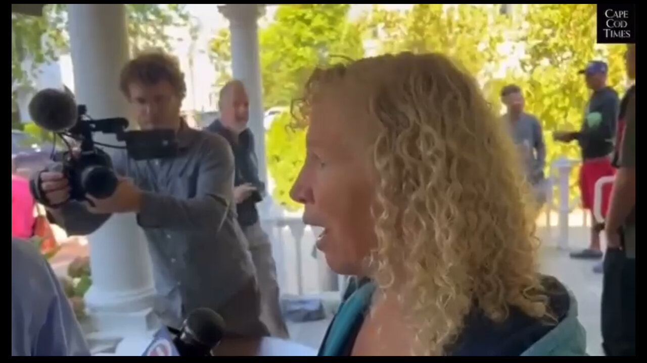 Martha’s Vinyard Democrat Upset They Have To Deal With All These Immigrants ...