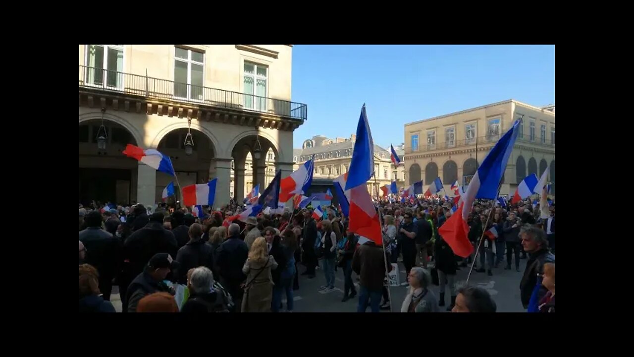 Manifestation contre le pass Vaccinal place du Place du Palais Royal à Paris le 26/03/2022 - Vidéo 1