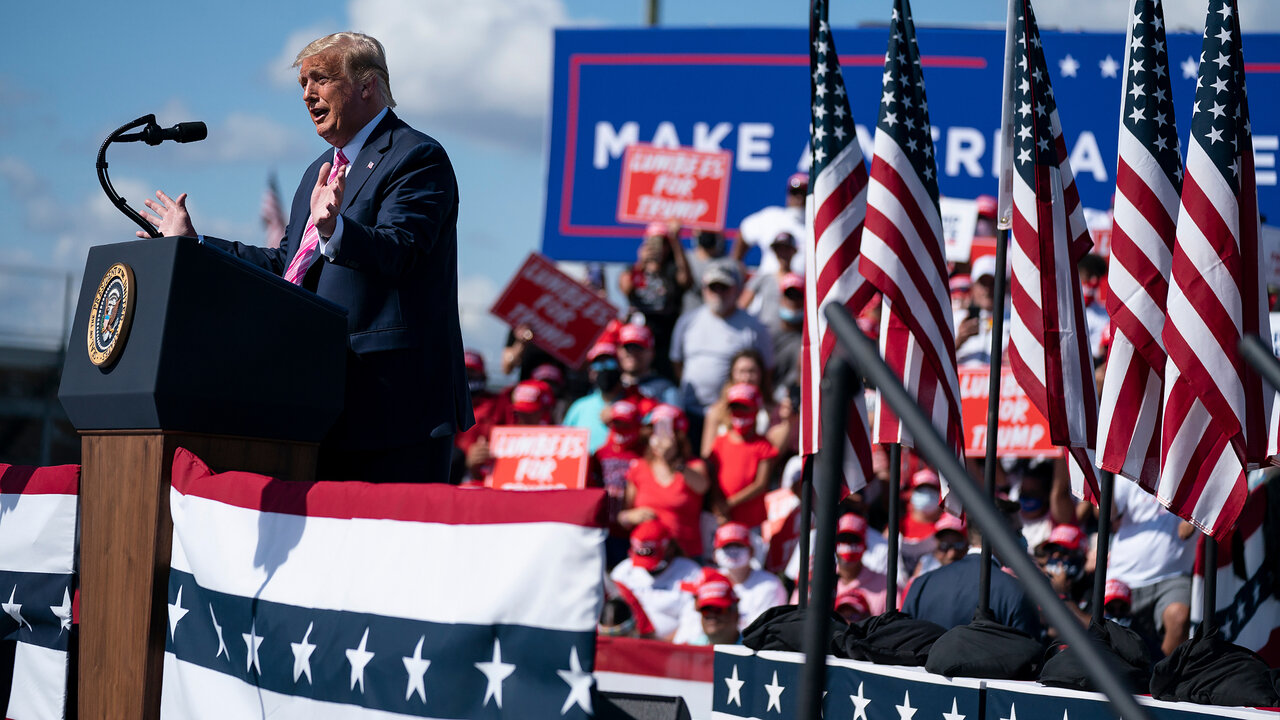 President Trump passes in a Presidential SUV to greet the gigantic crowd in Palm Beach, Florida!