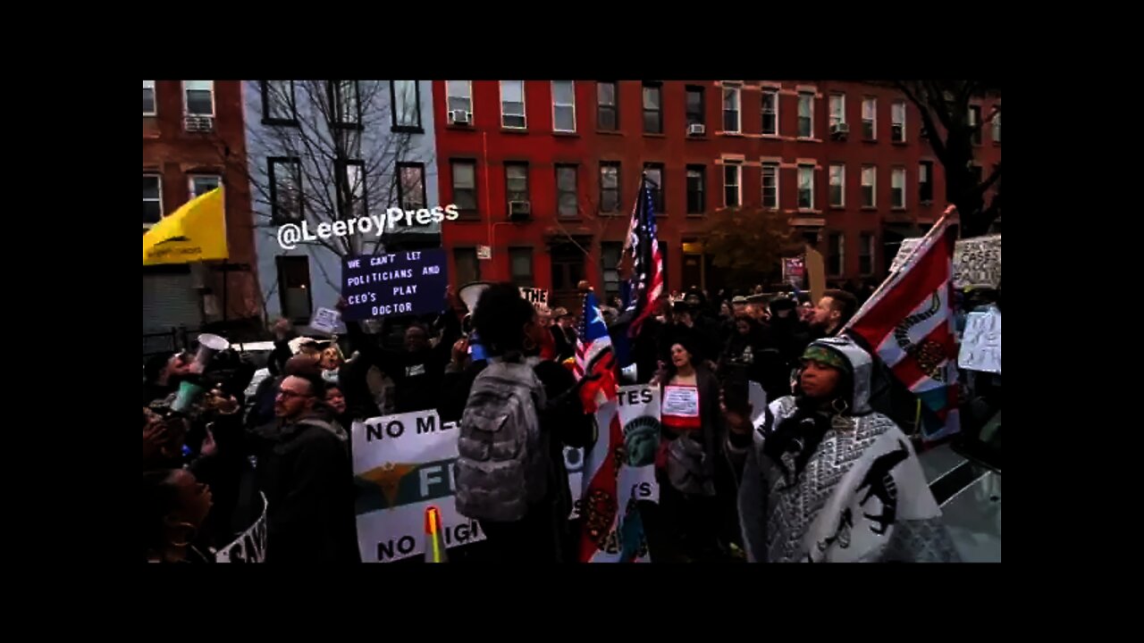 🇺🇲🚨 Protesters in New York Surround The Corrupt Mayor's House And Chant "We Outside, We Outside"