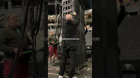 Concert assembly of L-Acoustics K1 in Boston for IHeart Radio’s Jingle Ball 😉