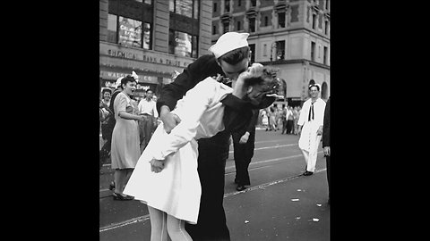 Kissing ‘woke’ goodbye: VA chief reverses ban on iconic WWII sailor-smooch photo