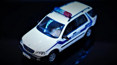 Mercedes-Benz ML 320 "Alabama Sheriff Unity" - IXO 1/43 - UNDER 2 MINUTES REVIEW