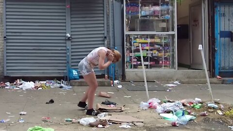 Straßen von Philadelphia, Kensington Avenue, was an diesem Tag passiert ist, August 2021.