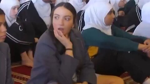 School In Brisbane, Australia Takes Kids On A Field Trip To A Mosque And They Don't Look Enthused