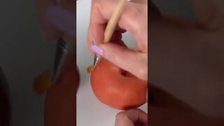 What makes a cake hyperrealistic?