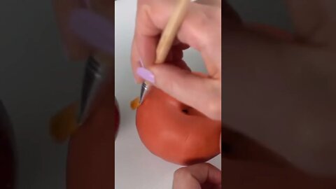 What makes a cake hyperrealistic?