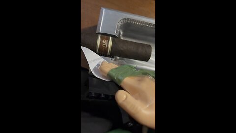 A Perfect Nub tray for my Nub. #cigars #tinyhands #funnyvideos #funny #oliva #cigaraficionado