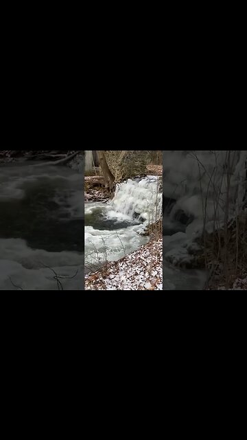 The Creek is almost completely frozen 🥶