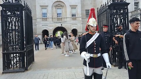 The guard give the tourist's that look #horseguardsparade