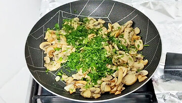 SAUTE MUSHROOMS WITH OLIVE OIL AND GARLIC