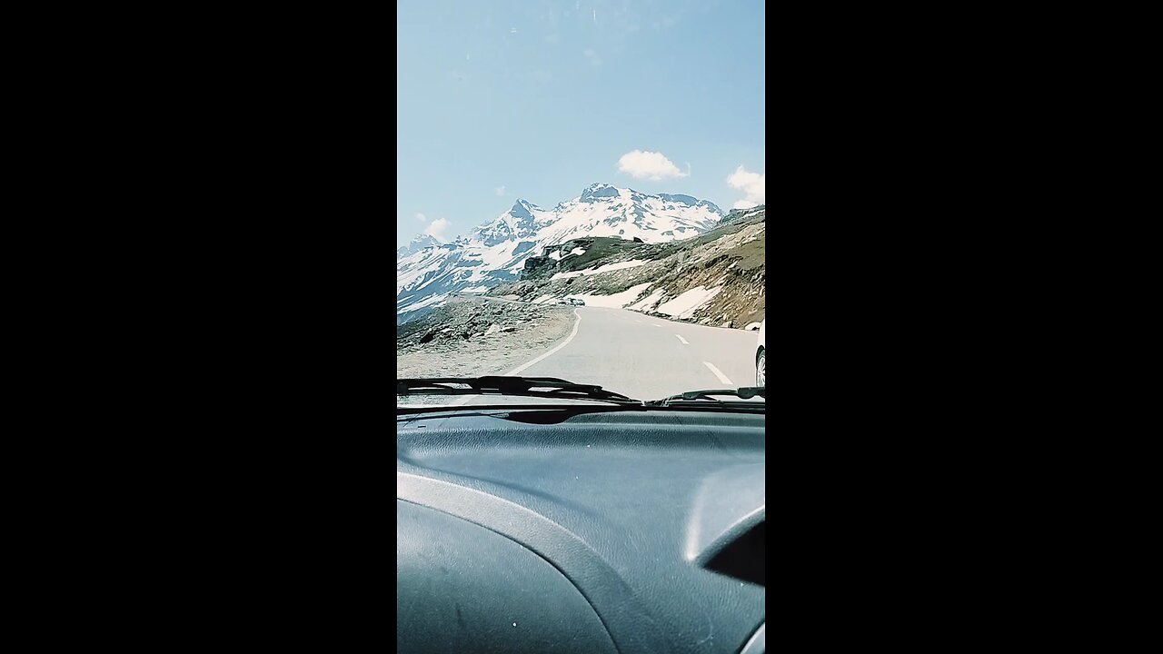 on the way to Rohtang Pass