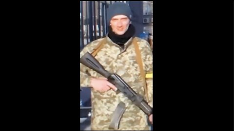 MAGAZINE FALLS OFF RIFLE IN UKRAINE "SOLDIER"s HANDS