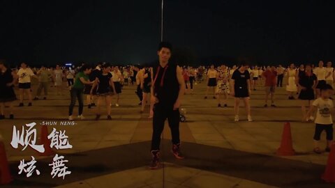 动感活力广场舞《漂洋过海来看你》，动作新颖，简单高效瘦全身！【順能炫舞團】