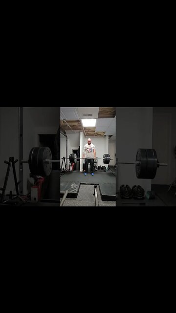 who's lifting today? #deadlift #exercise #fitness #gym #homegym #gymlife #viralshorts #video #strong