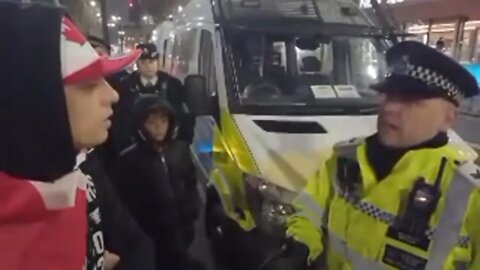 POLICE SARGANT WARNS PROTESTER ABOUT HIS TONE #METPOLICE