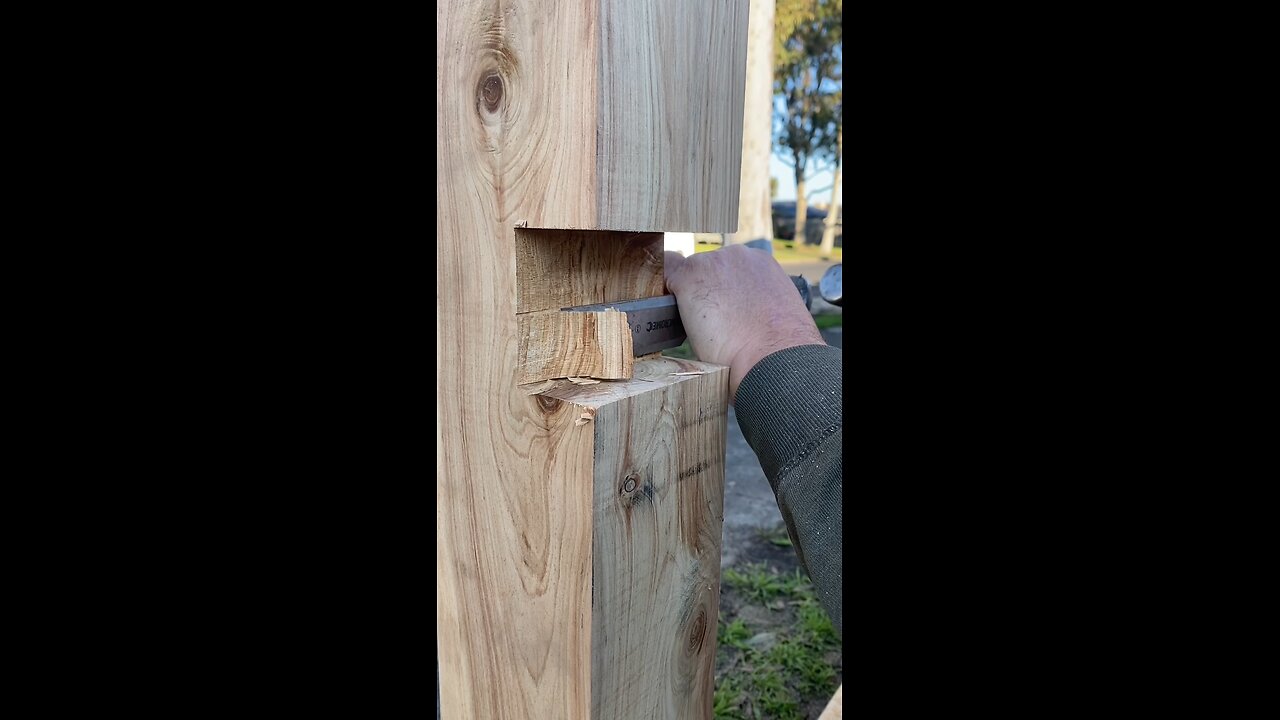 How to cut perfect checkouts in a fence post