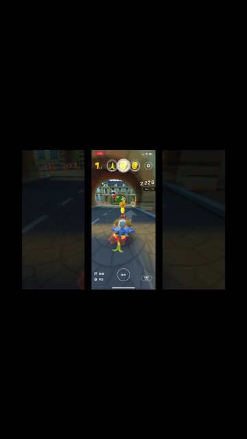 Mario Kart Tour - Funky Kong Gameplay (2nd Anniversary Tour Tier Shop Driver Reward)