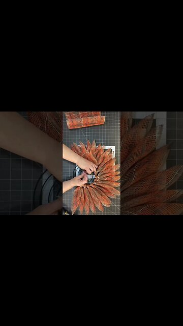 Turkey Wreath Tutorial with Julie’s Wreath Boutique #shorts #julieswreathboutique #wreathmaking