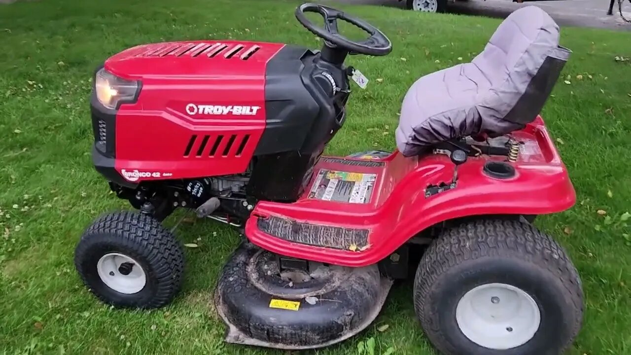 Troy Bilt Bronco 42 Lawn Tractor - Walkaround