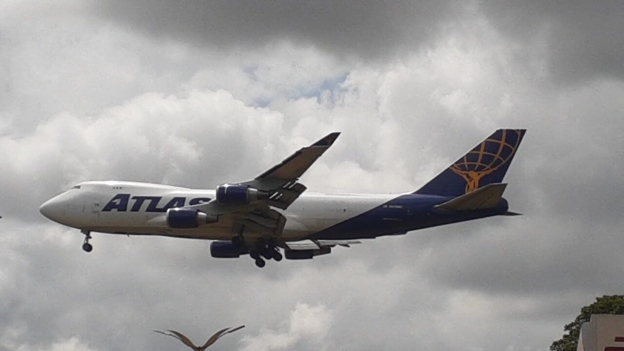 Boeing 747-400 N476MC on final approach coming from Miami near to land in Manaus