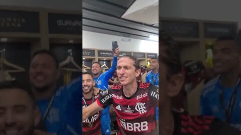 Time do Flamengo cantando "Vou Festejar" após vencer a Libertadores