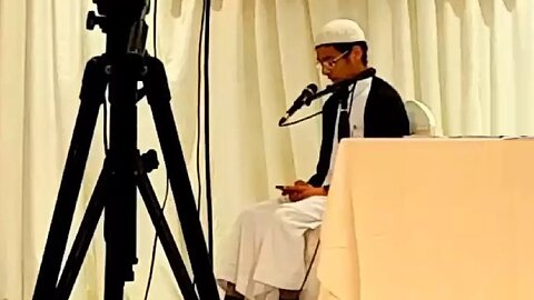 Ishaq Chowdhury reciting at the Eastern Pavilion Banqueting Hall Oldham 2017